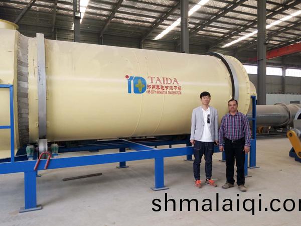 巴林汚(wu)泥烘榦機(ji)客戶到泰(tai)達(da)査(zha)看(kan)生(sheng)