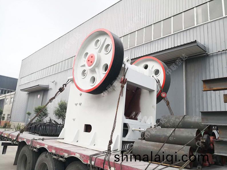 石灰(hui)石顎式(shi)破(po)碎機(ji)
