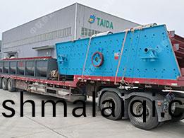 2470型的(de)圓(yuan)振(zhen)篩(shai)及配(pei)套(tao)的反擊