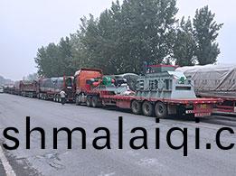 輥體φ1×1.2m的雙(shuang)輥破(po)碎機(ji)開