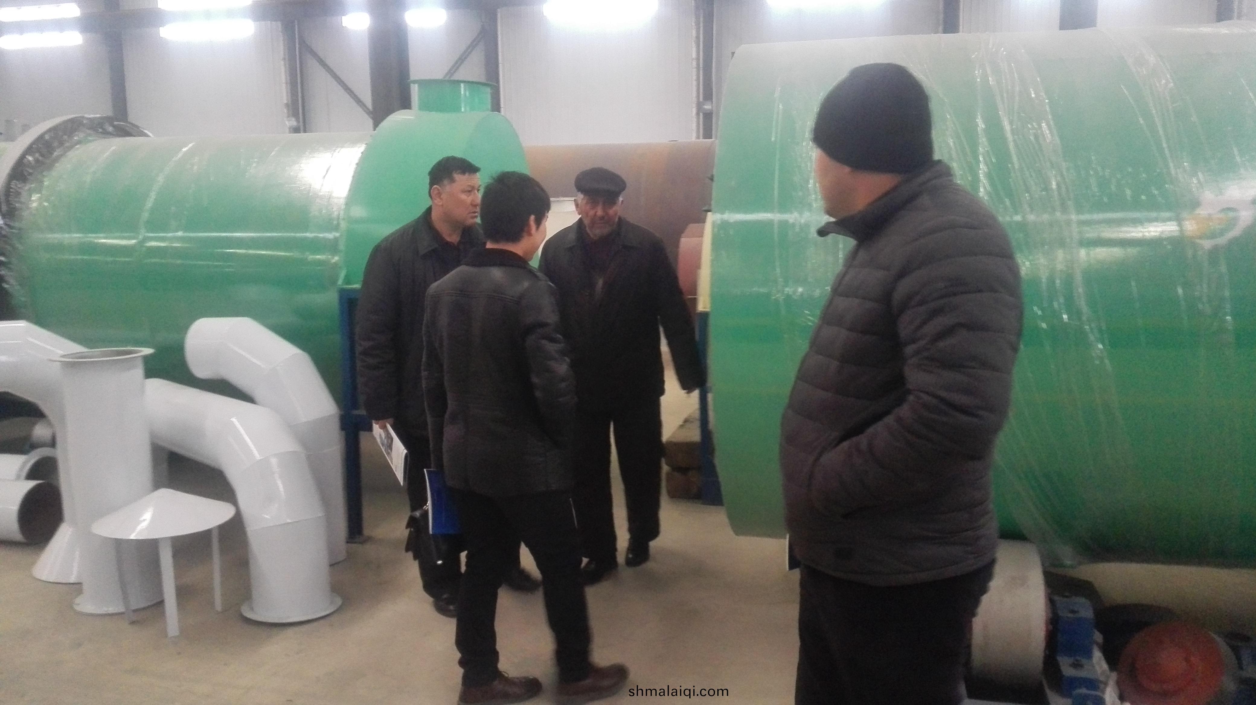 伊(yi)朗(lang)客戶(hu)在鄭州(zhou)泰達(da)設備現(xian)場