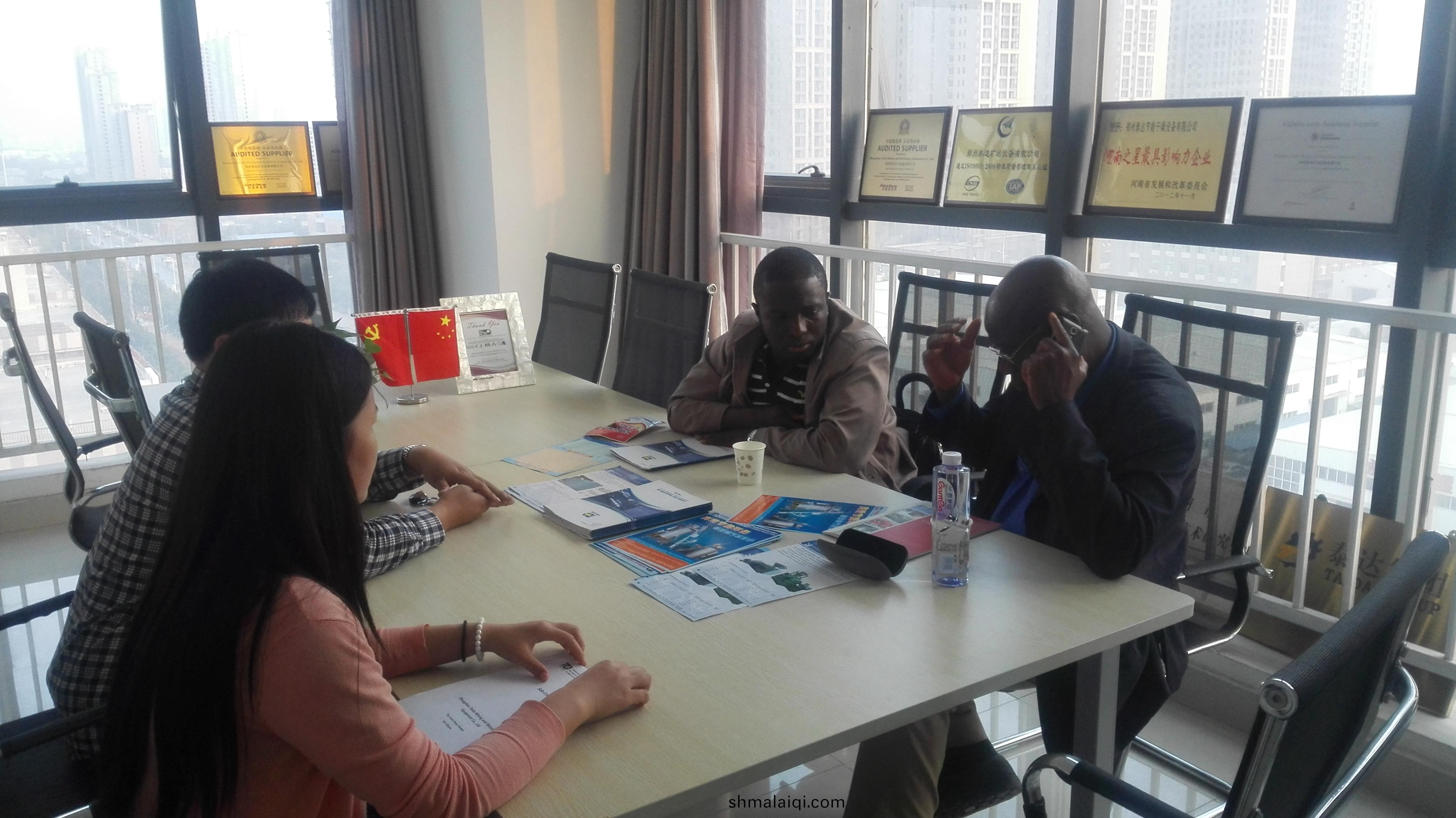 南非(fei)沙(sha)子烘榦(gan)客(ke)戶籤訂(ding)一(yi)套榦燥生(sheng)産線