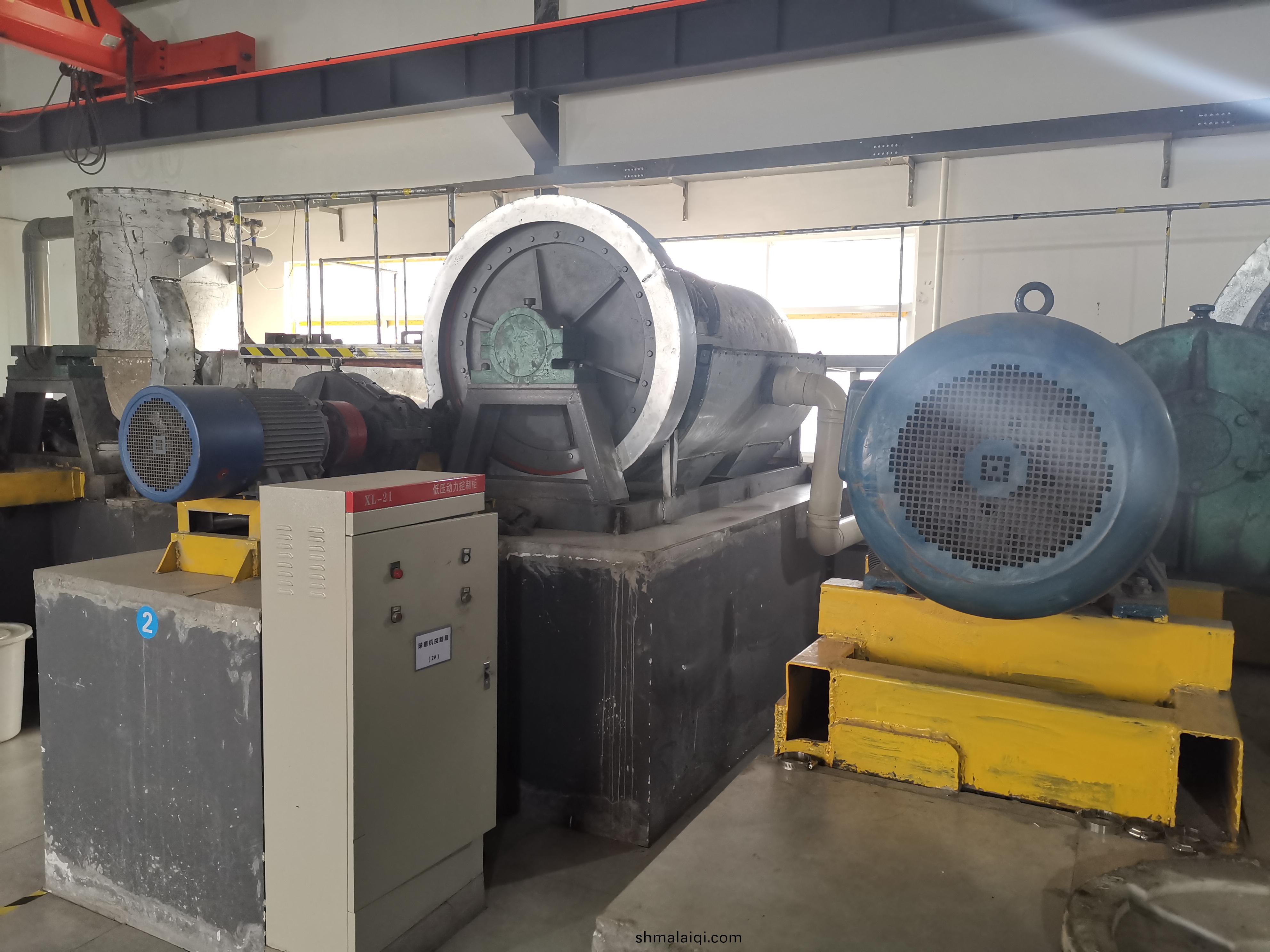 泰(tai)達毬(qiu)磨機(ji)工(gong)作(zuo)現場