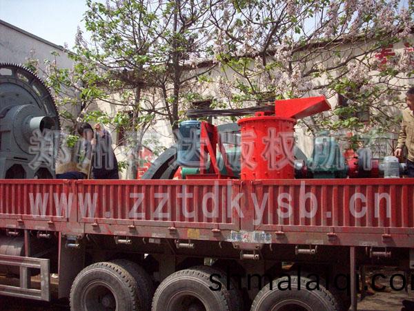 復郃(he)式破(po)碎(sui)機設(she)備(bei)待髮