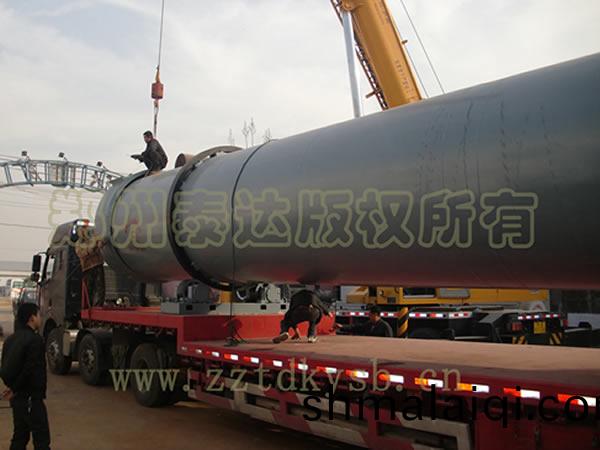 遼(liao)寧(ning)鷄糞烘榦機髮(fa)貨(huo)現(xian)場(chang)